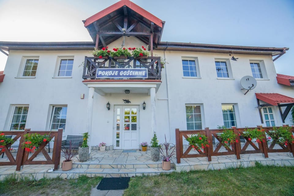 Property building, Facade/entrance, Day, Garden, Garden view