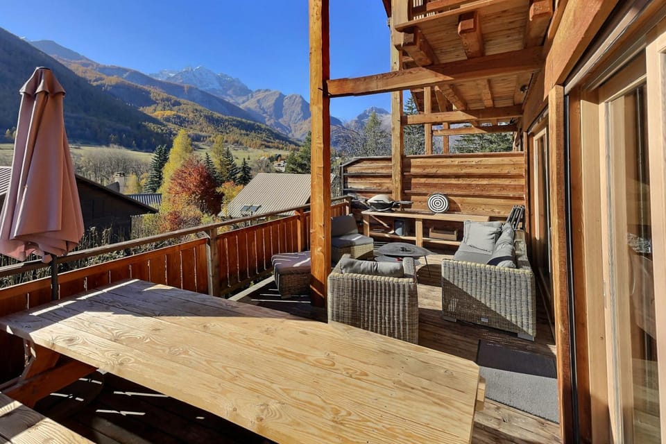 Balcony/Terrace, Mountain view