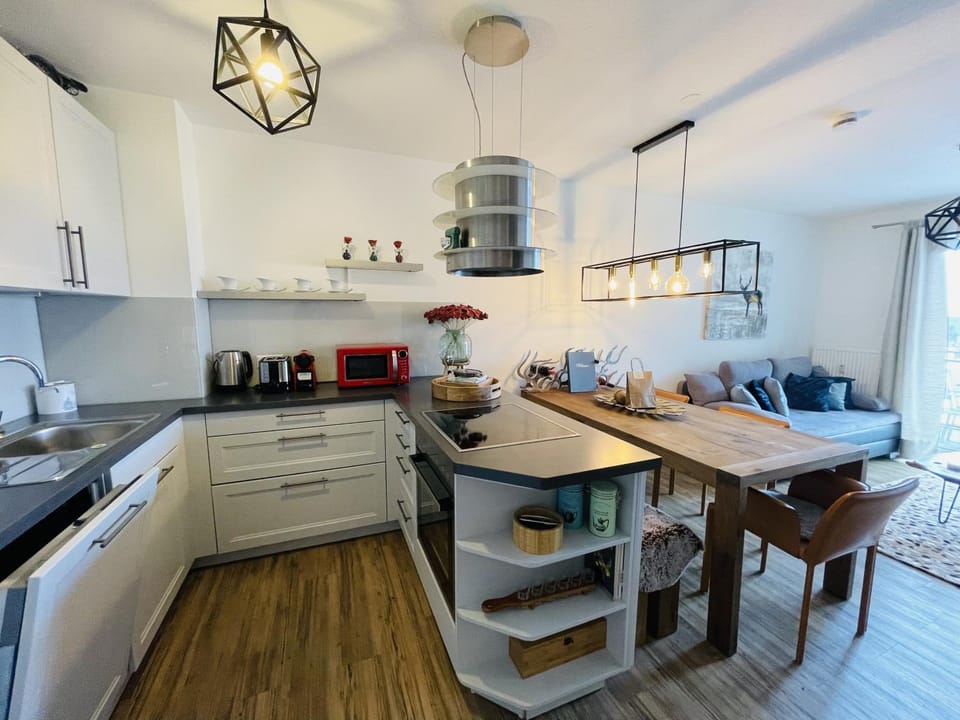 Dining area, kitchen