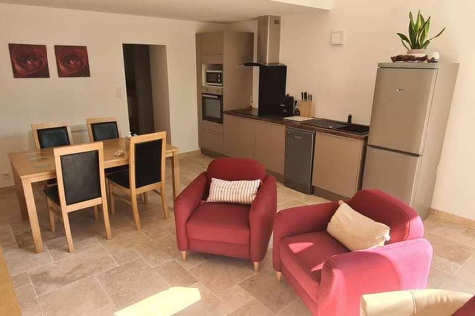 Seating area, Dining area