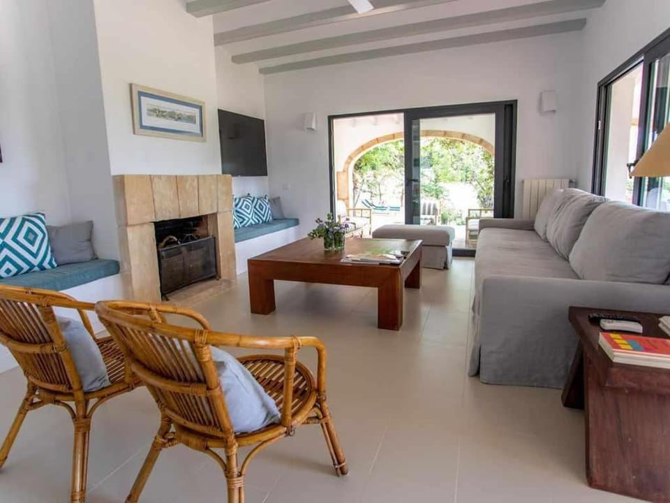 Bonita stay B Light Piscina climatizada, bbq, wifi House in Marina Alta