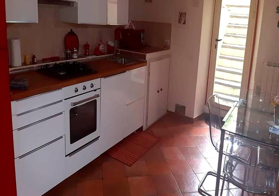Kitchen or kitchenette, Dining area, dishwasher, oven, stove