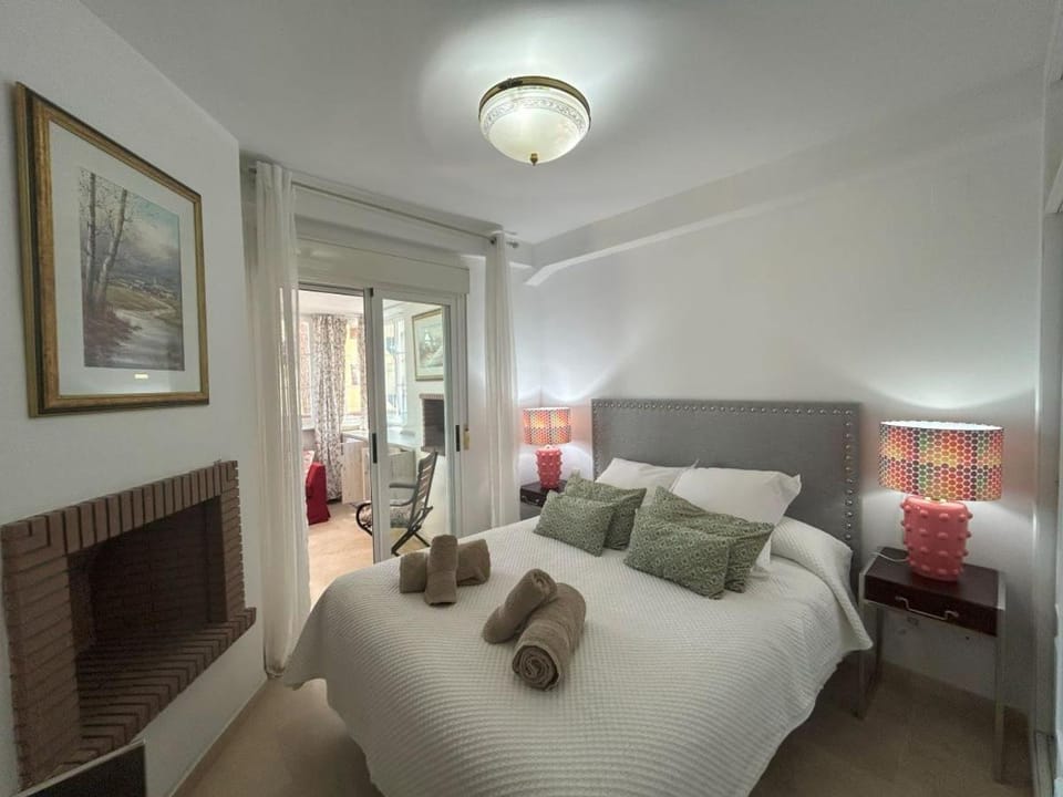 Holidays & Homes, Calahonda Royale Lirio, 300 m playa Apartment in Sitio de Calahonda