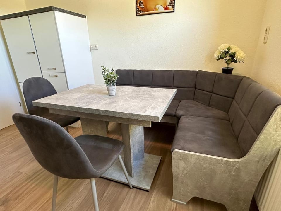 Kitchen or kitchenette, Seating area, Dining area