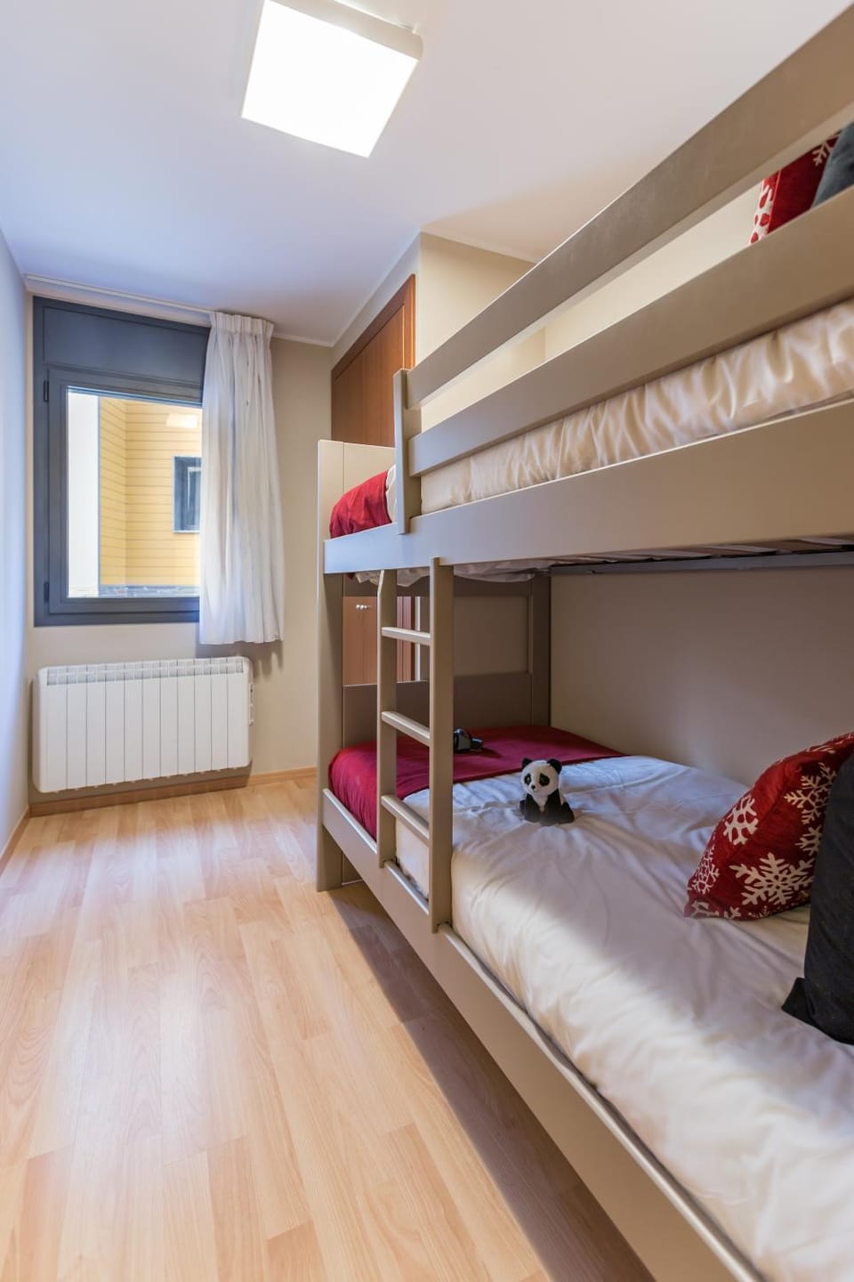 Bedroom, bunk bed