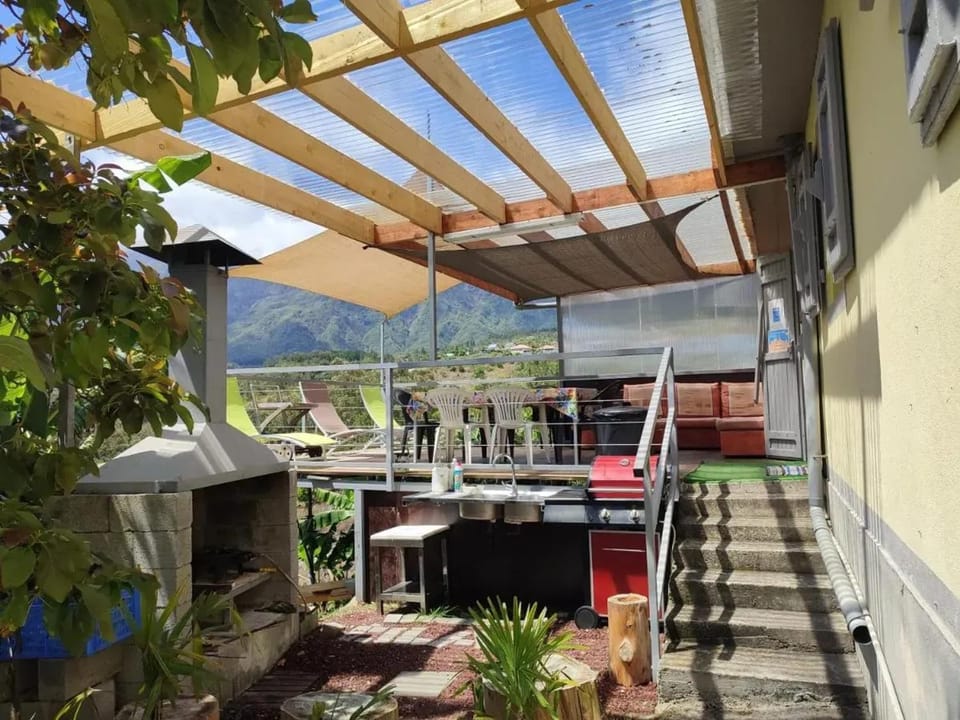 Maison charmante à Cilaos avec vue sur la montagne, cheminée House in Réunion