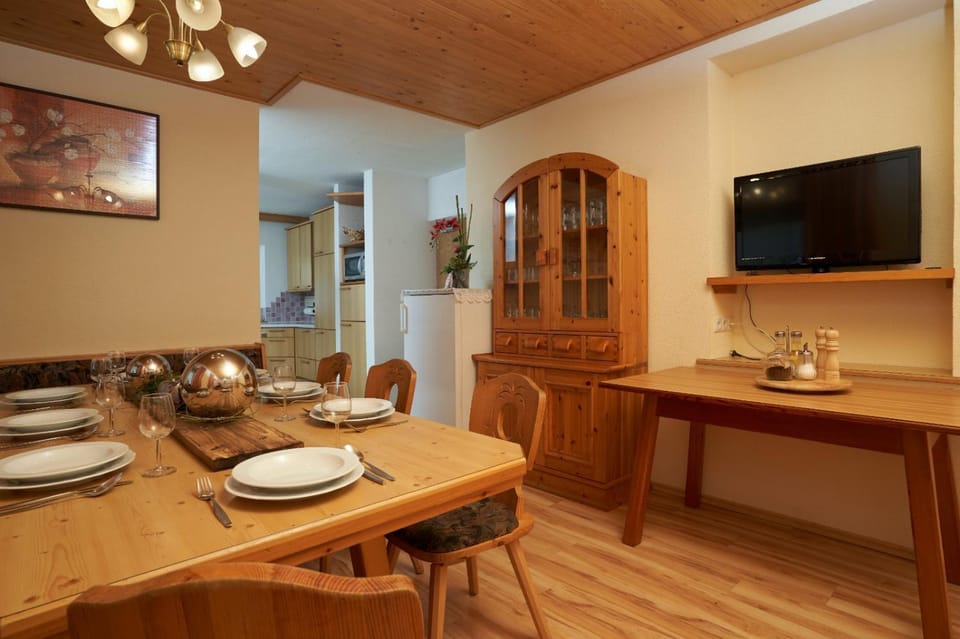 TV and multimedia, Dining area