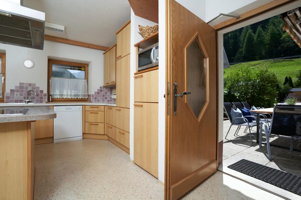 BBQ facilities, Kitchen or kitchenette