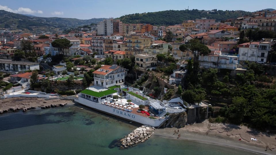 Property building, Restaurant/places to eat, Bird's eye view, Solarium, City view
