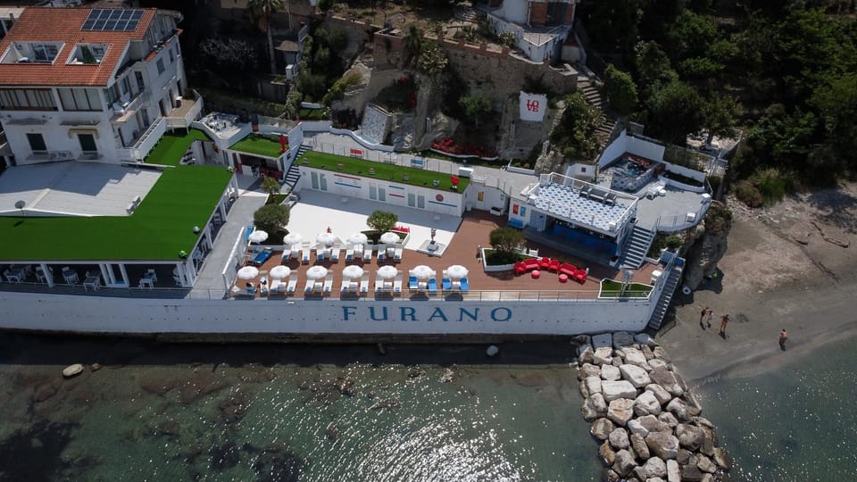 Property building, Restaurant/places to eat, Solarium