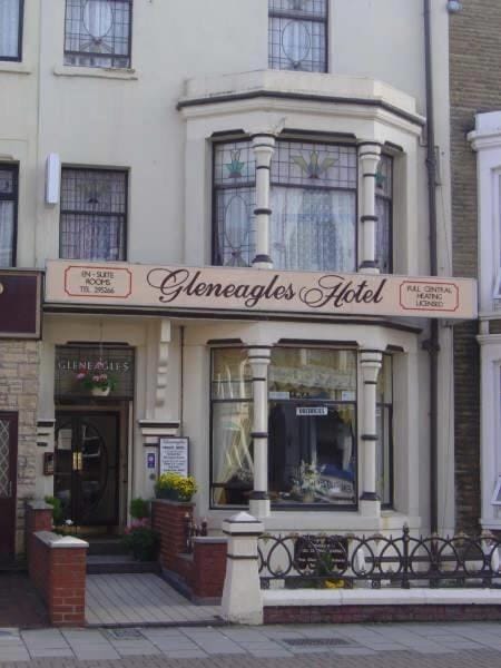 Gleneagles - Albert Road Bed and Breakfast in Blackpool