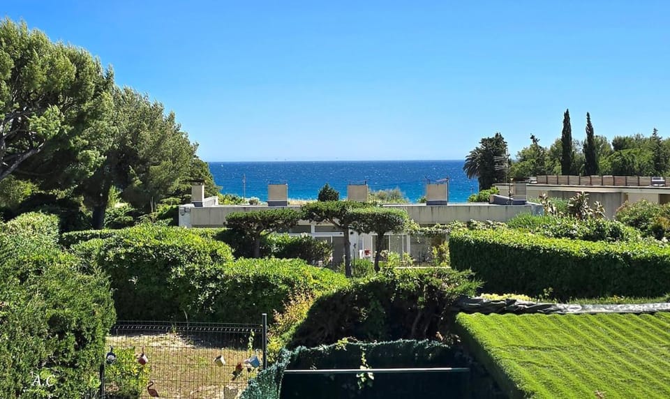 Nearby landmark, Spring, Day, Natural landscape, Garden, Garden view, Sea view