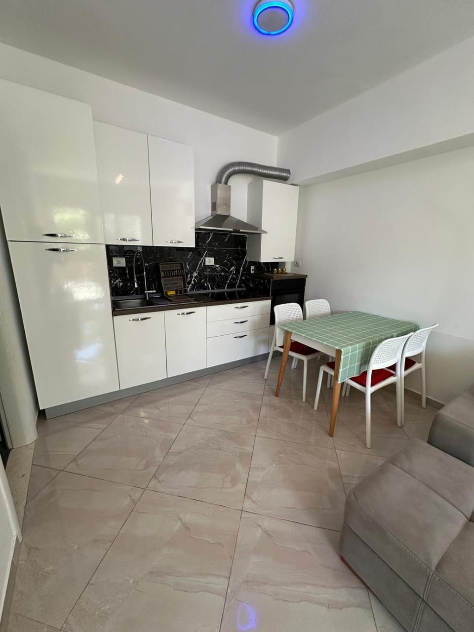 Kitchen or kitchenette, Dining area, stove