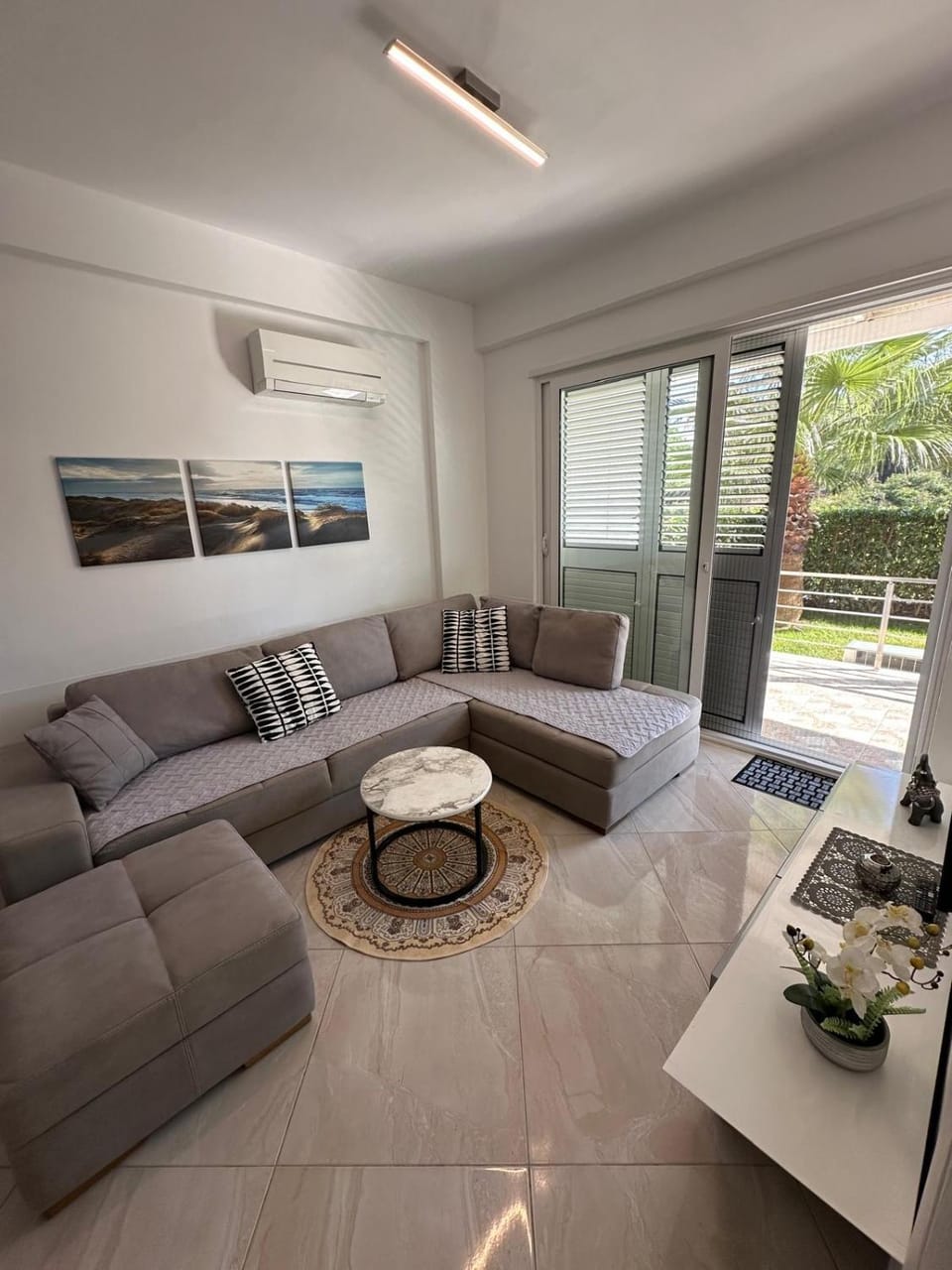 Living room, Seating area