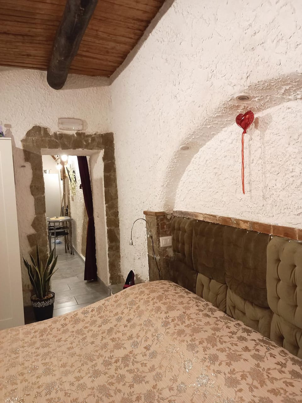 La Grotta House in Naples