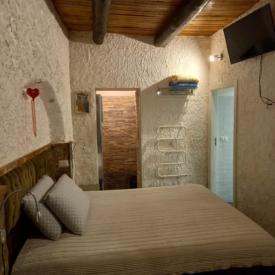 La Grotta House in Naples