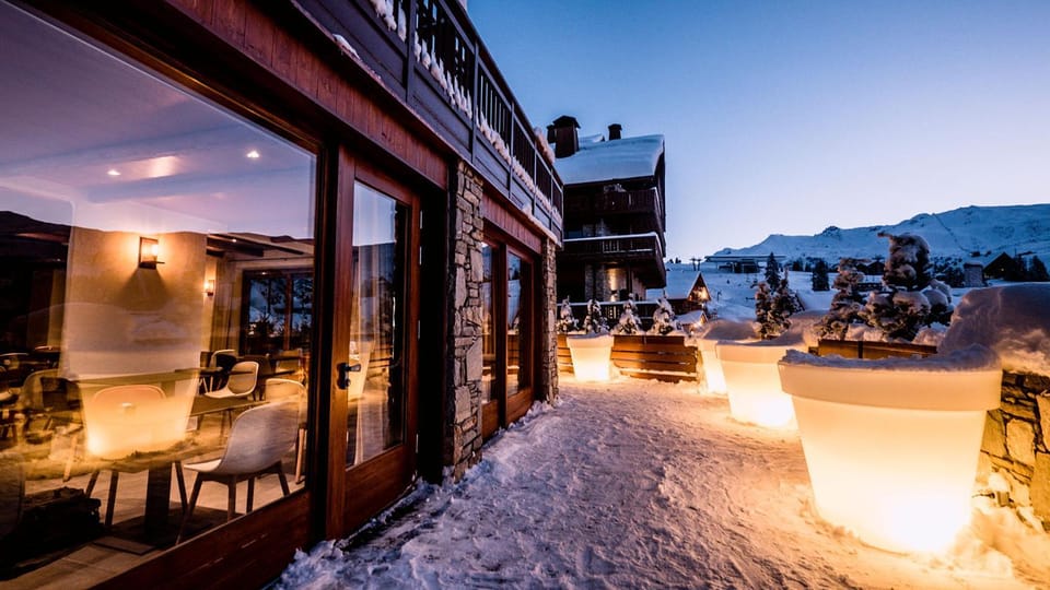 Patio, Restaurant/places to eat, Balcony/Terrace