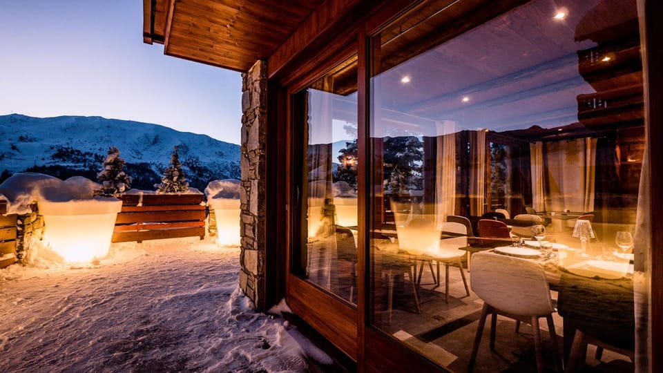 Restaurant/places to eat, Balcony/Terrace