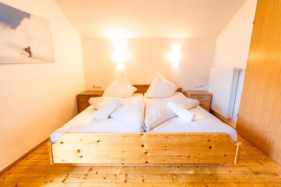 Bed, Photo of the whole room, Bedroom, internet, towels