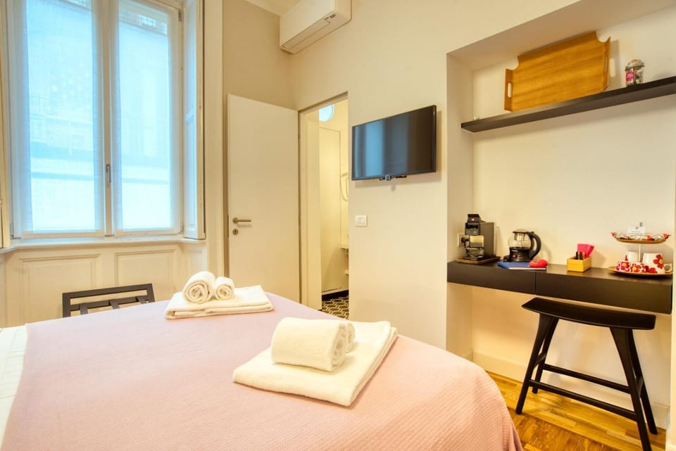 Bed, Coffee/tea facilities, Photo of the whole room, Bedroom