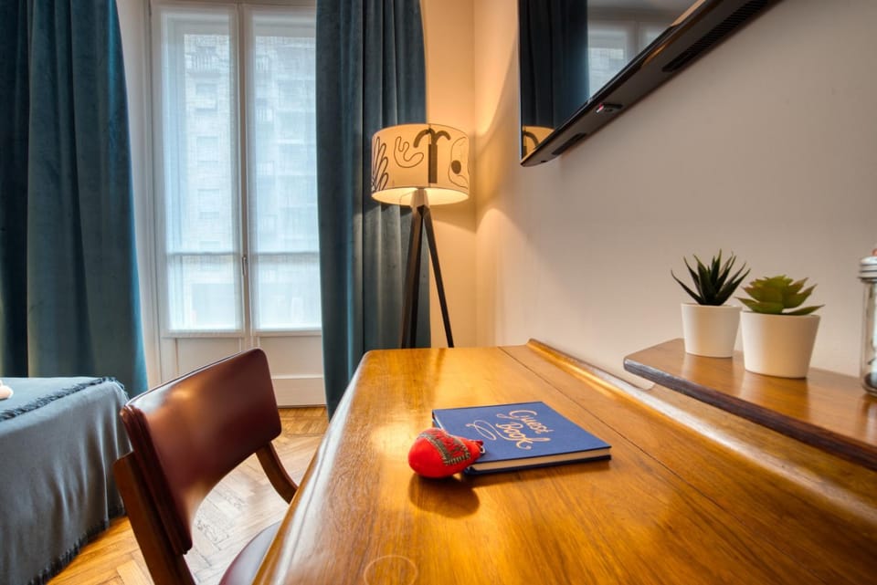Seating area, Bedroom