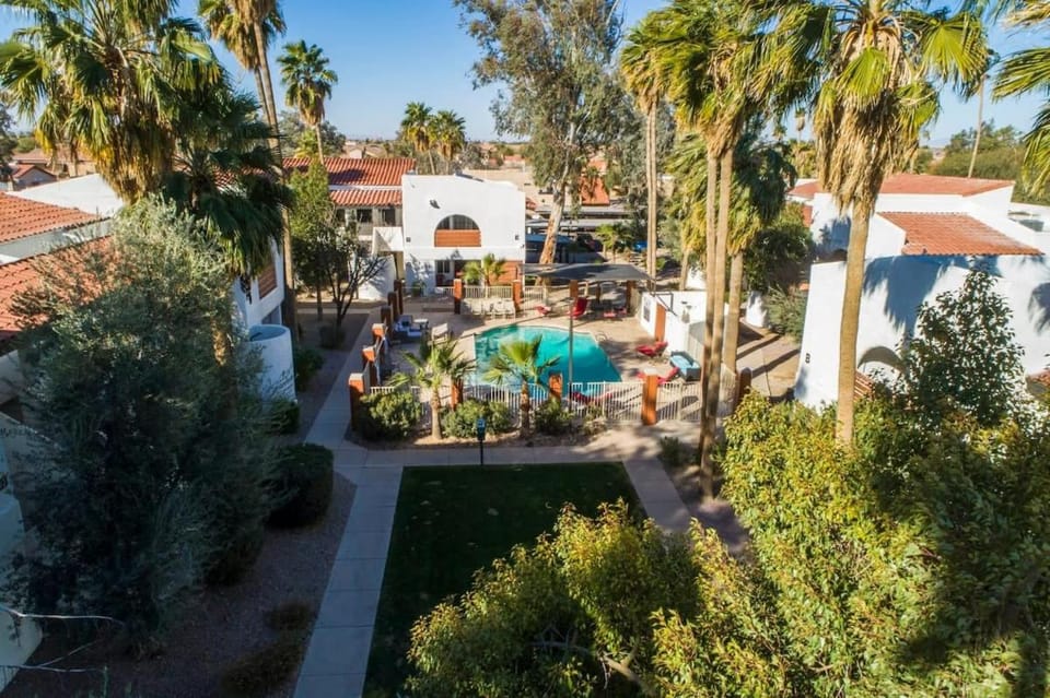 37A- Casa Grande Modern Condo 1bd w Heated Pool House in Casa Grande
