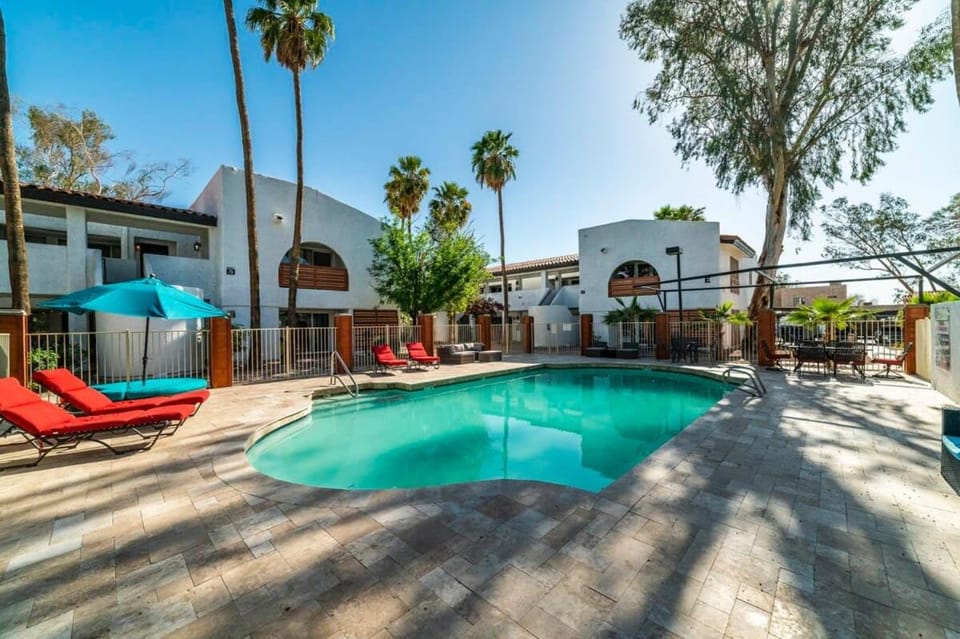 41A Modern Large Studio Condo w heated pool House in Casa Grande