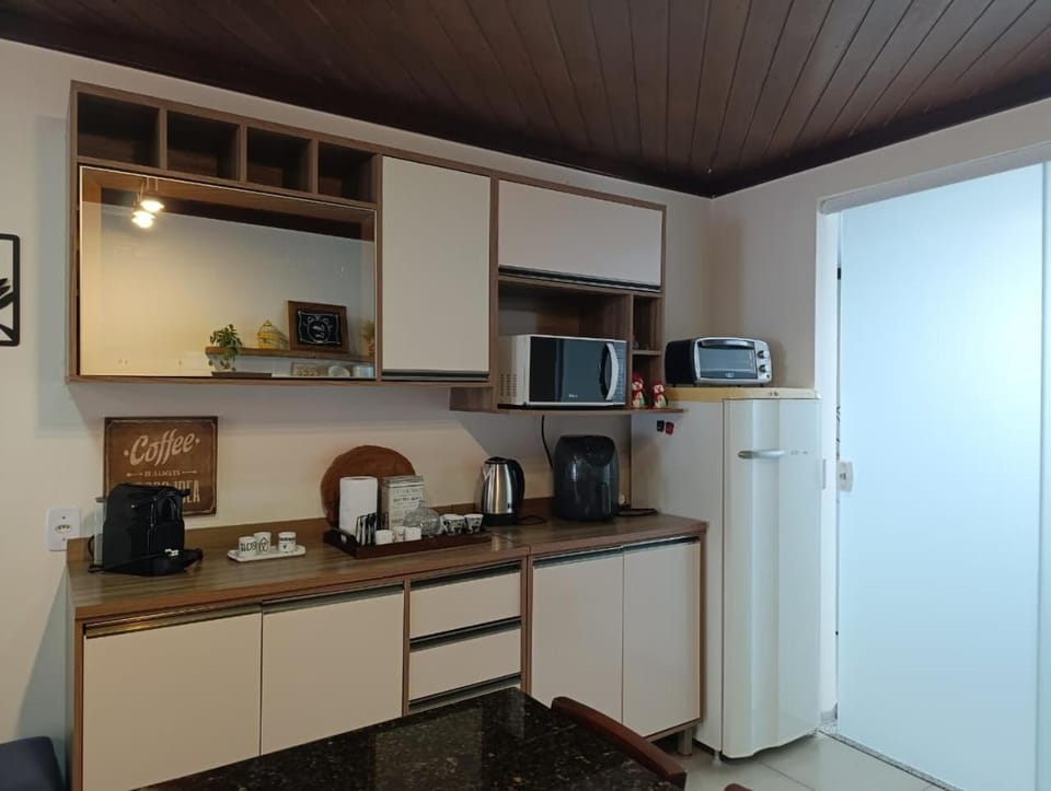 Coffee/tea facilities, Kitchen or kitchenette, oven, toaster