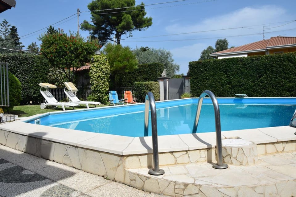 Swimming pool, Swimming pool