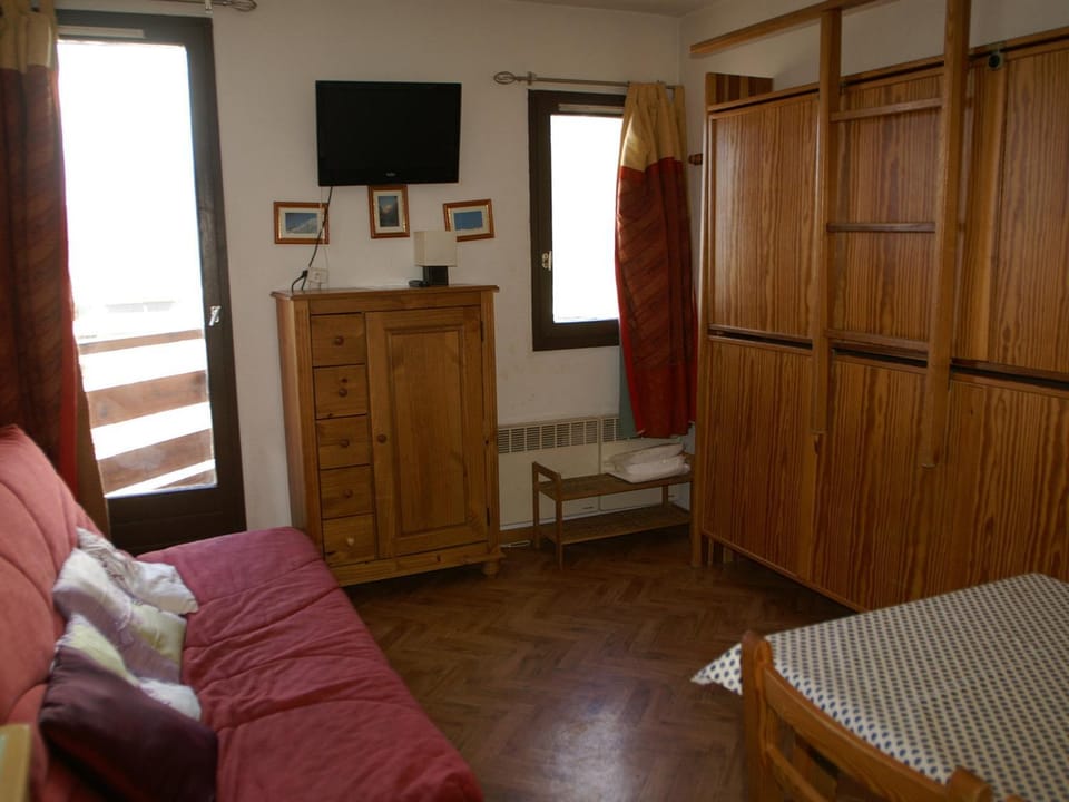Studio fonctionnel au pied des pistes avec balcon - FR-1-557-94 Apartment in Auvergne-Rhône-Alpes