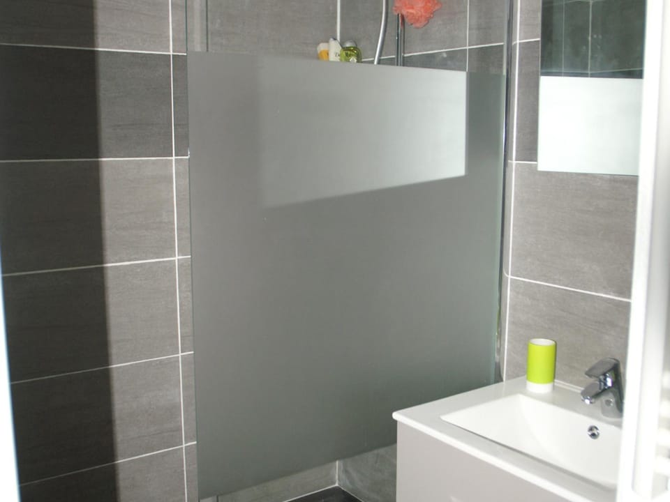 Charmant appartement 3 pièces avec balcon - FR-1-557-91 Apartment in Auvergne-Rhône-Alpes