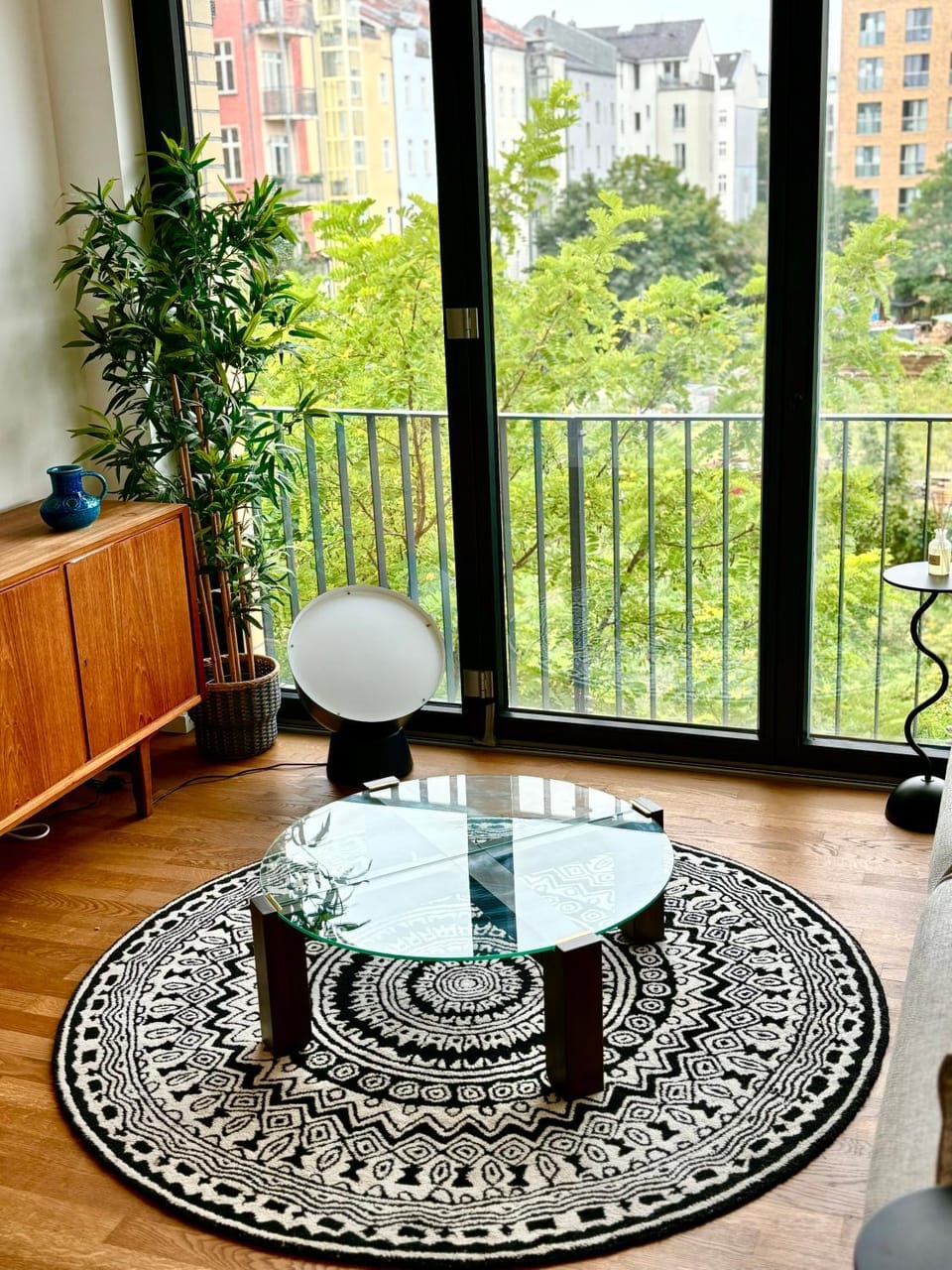 2 Bedroom Mauerpark-Apartment, Berlin Mitte View calendar Apartment in Berlin