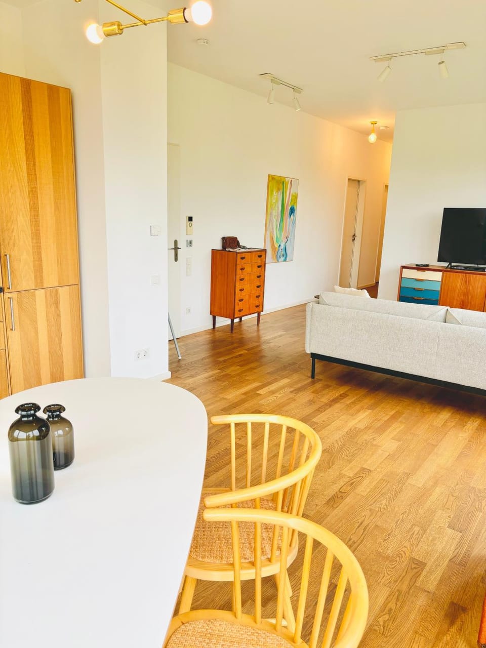 2 Bedroom Mauerpark-Apartment, Berlin Mitte View calendar Apartment in Berlin