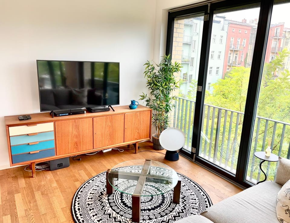 2 Bedroom Mauerpark-Apartment, Berlin Mitte View calendar Apartment in Berlin