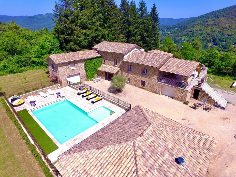 Bird's eye view, Pool view