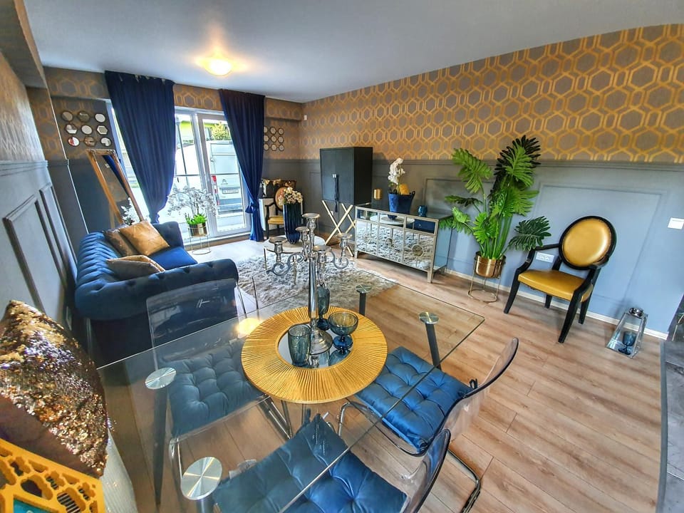 Living room, Seating area, Dining area