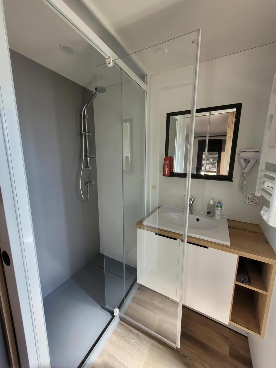 Shower, Bathroom, heating