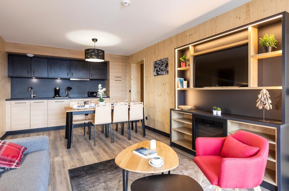 Kitchen or kitchenette, Living room, Dining area