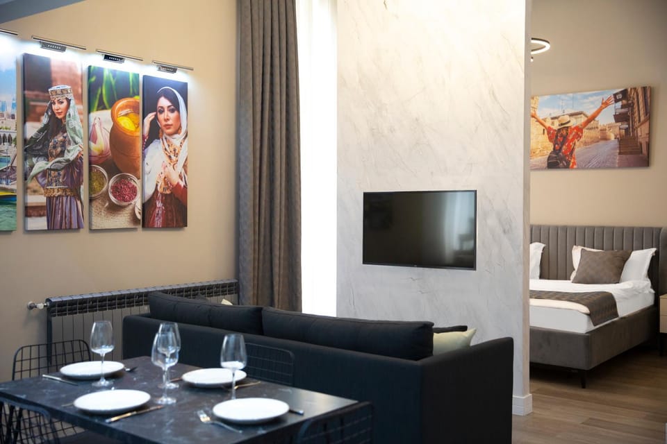 Seating area, Dining area