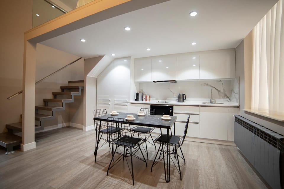 Kitchen or kitchenette, Dining area, minibar, pet friendly, stove
