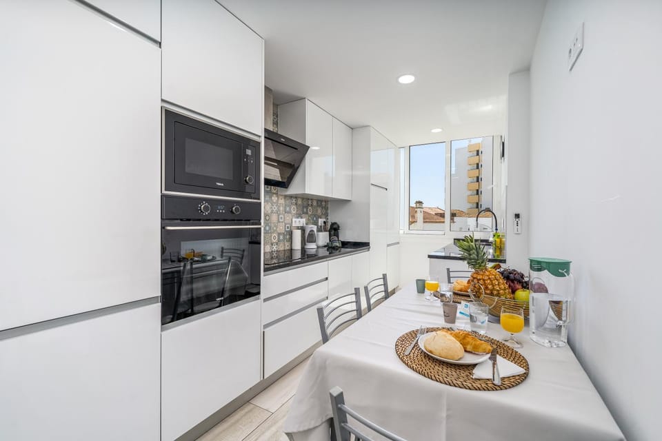 Kitchen or kitchenette, Dining area, dishwasher, microwave, oven, stove, toaster