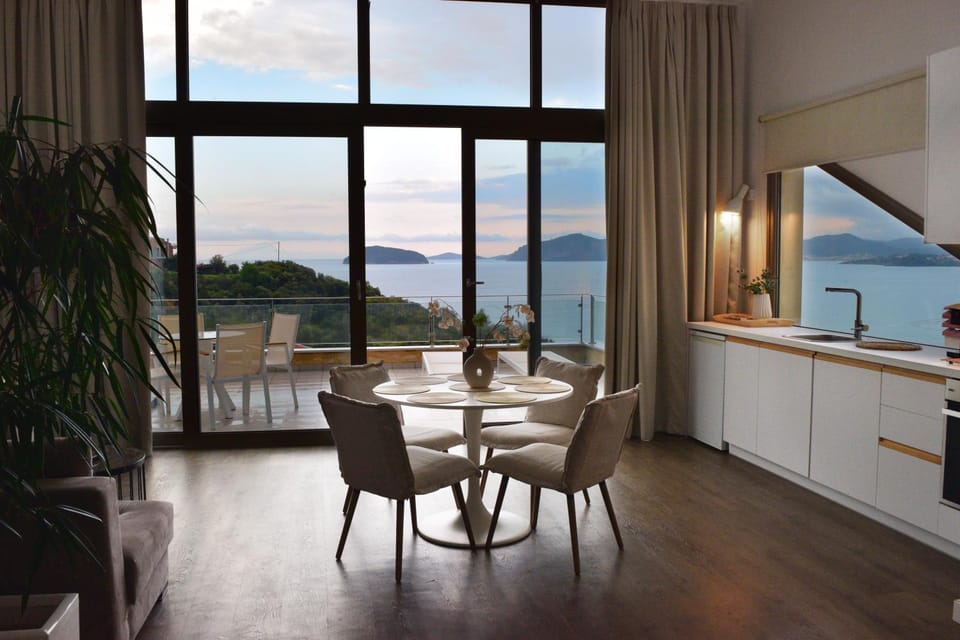 Dining area, Sea view, kitchen
