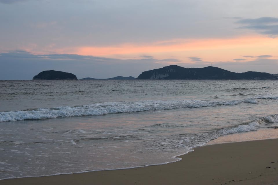 Nearby landmark, Neighbourhood, Natural landscape, Beach
