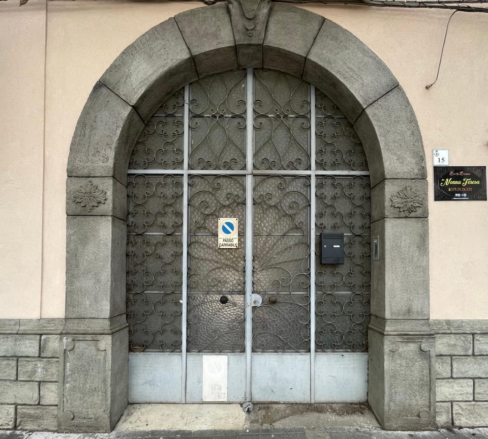 Facade/entrance