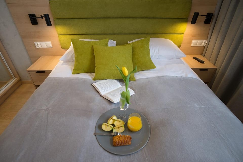 Bed, Day, Summer, Other, Photo of the whole room, Decorative detail, Bedroom, On site, Area and facilities
