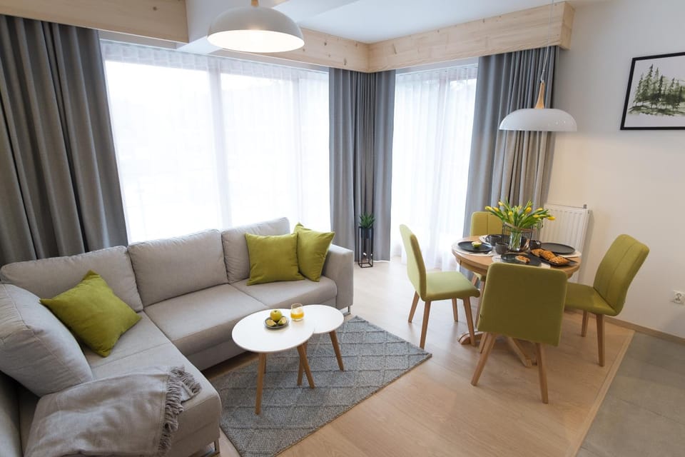 Bed, Day, Summer, Living room, Photo of the whole room, Decorative detail, Seating area, Dining area, On site, Area and facilities