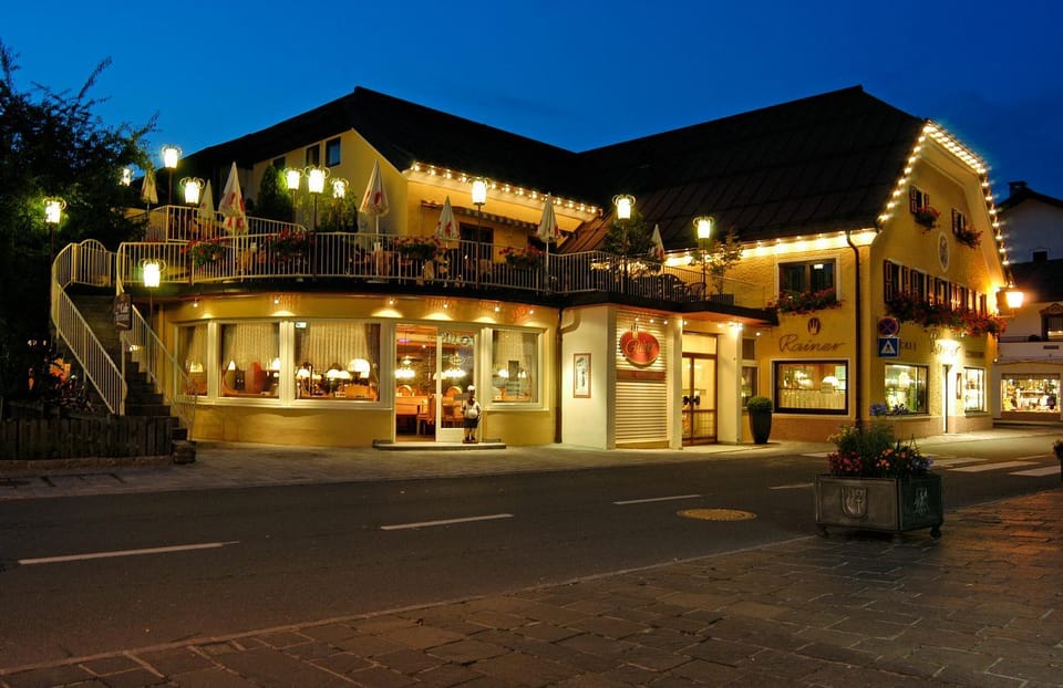 Restaurant/places to eat, Facade/entrance