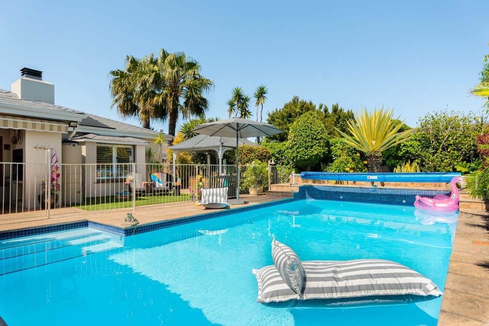 Garden, Swimming pool, Swimming pool, sunbed
