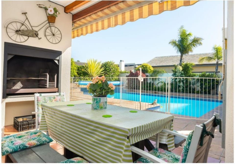 Patio, BBQ facilities, Balcony/Terrace, Dining area, Pool view, Swimming pool