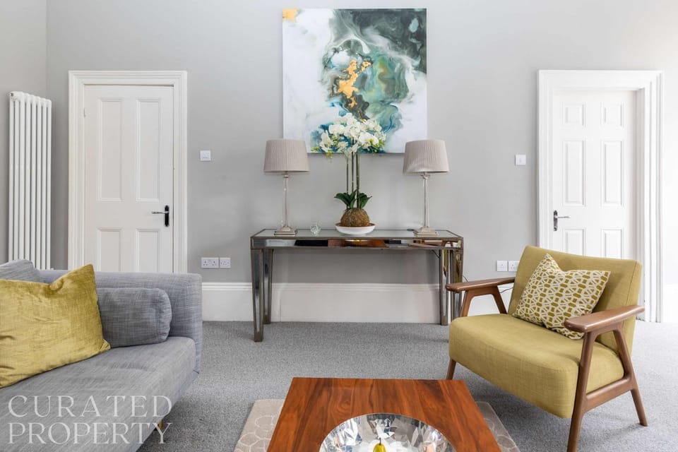 Spacious, Light-filled Central Period Apartment Apartment in Bath